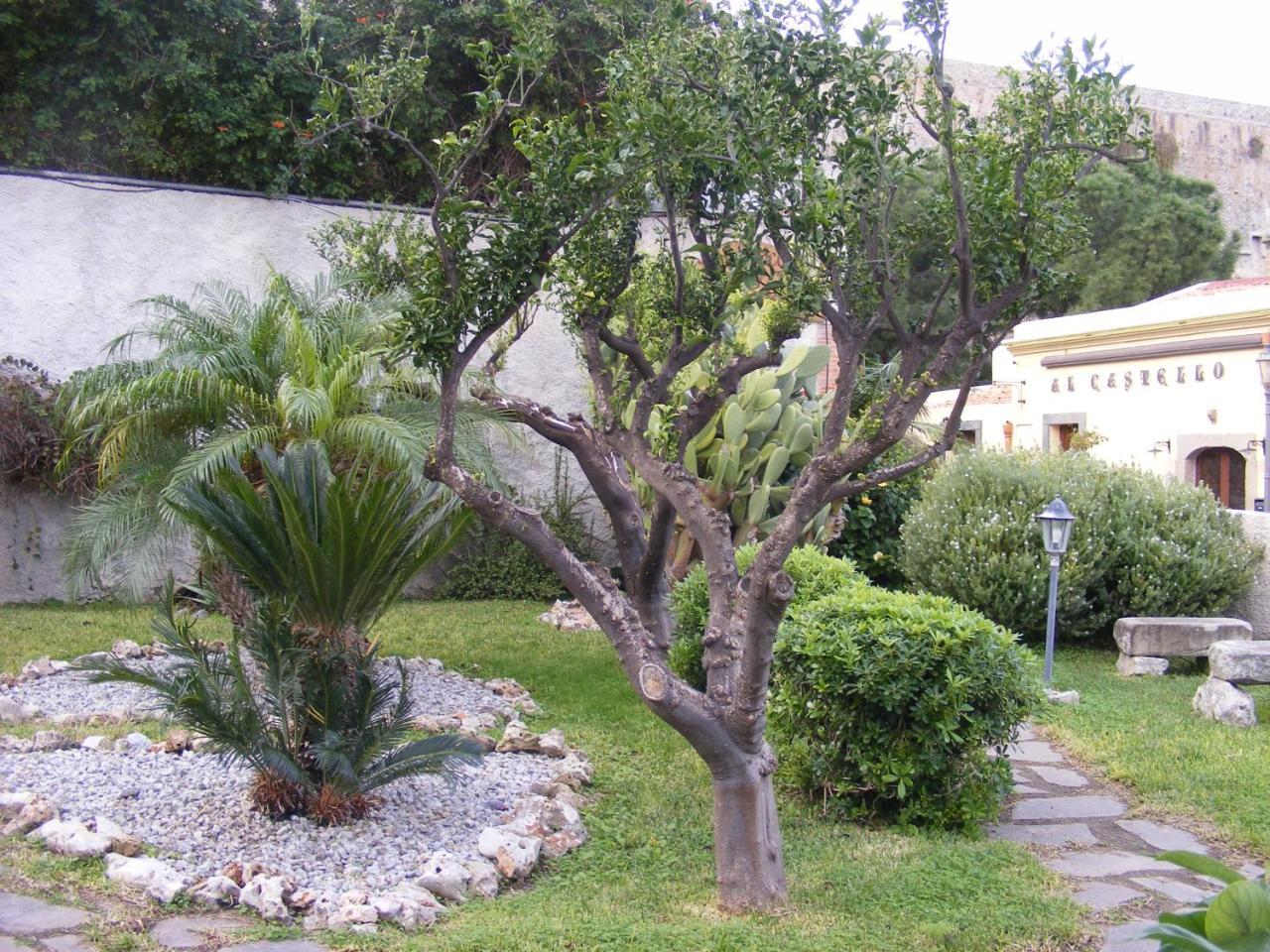 Bed and Breakfast L'Antico Borgo Milazzo Exterior foto
